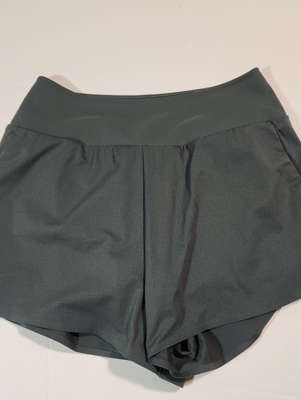 UNI QLO Ultra Stretch Active Running Shorts DARK GREEN - Picture 2 of 8